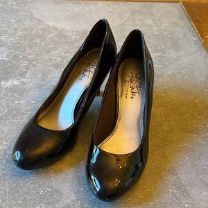 Life Stride Women's Glossy Black Heels